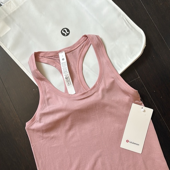 LULULEMON SWIFTLY TECH RACERBACK TANK 2.0 RACE IN PINK HAZE SZ 4 NWT - Picture 2 of 6